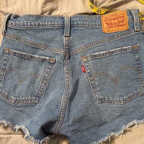 2/$10
Levi’s jeans shorts distressed High Rise 501  EUC button fly size 28 - Picture 9 of 11